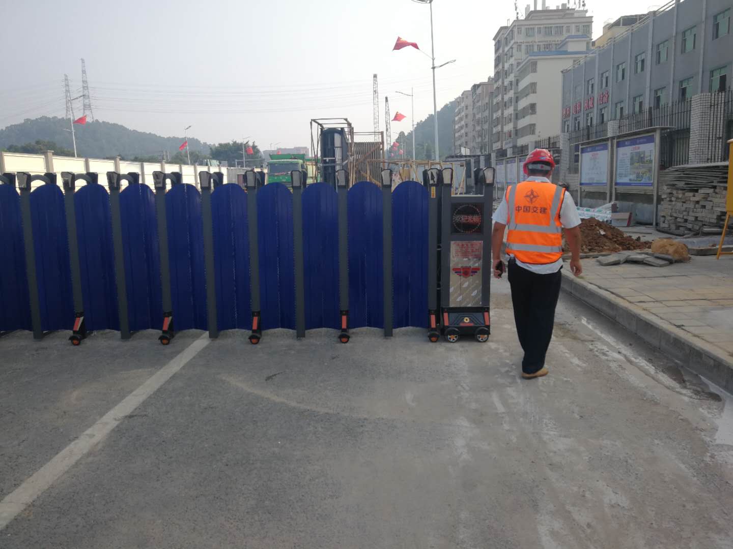 深圳市中交二工局伸縮門(mén)工程案例 